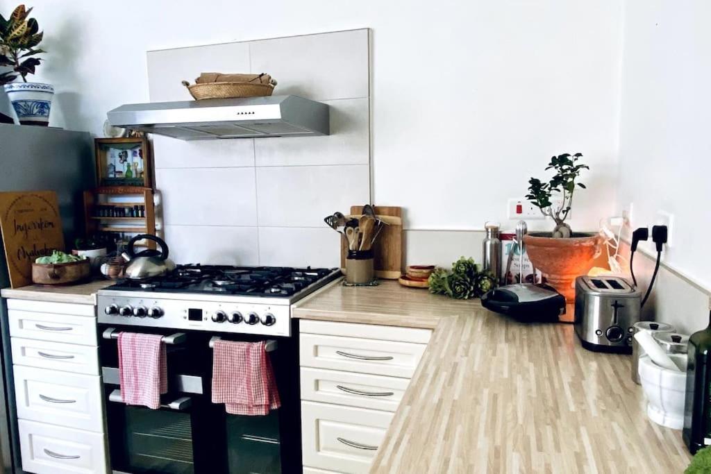 Free Breakfast, Pool, Spacious Aircon Hideaway Apartment Mosta Exterior photo
